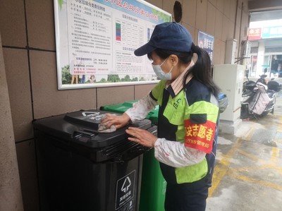 為民辦實事:區環衛保潔公司為&ldquo;舊小區&rdquo;請來&ldquo;新管家&rdquo;